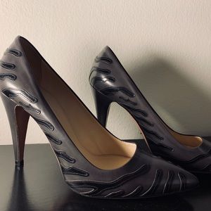 Gray and black Prada pumps (size 38.5)